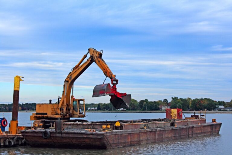 5 Key Features to Look for in a High-Performance Dredge Barge