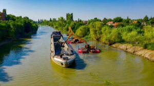 Why Amphibious Dredging Services Are Ideal for Swamps, Marshes, and Flooded Zones